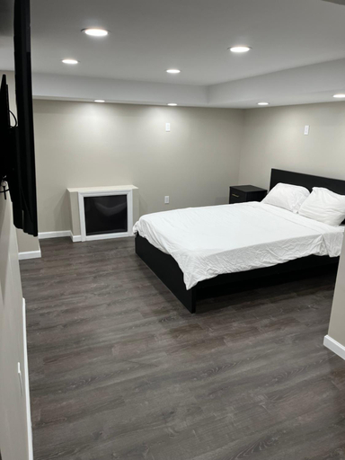 1, Cozy Modern Condo, Essex
