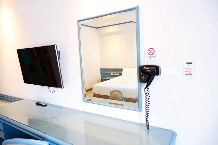 Bathroom 4, Pratunam Park Hotel, Ratchathewi