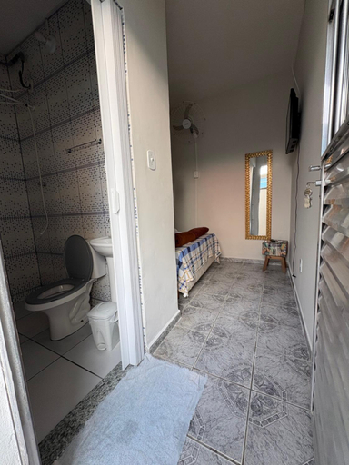 Bathroom 5, FAMILIA CHARLEAUX, Aparecida
