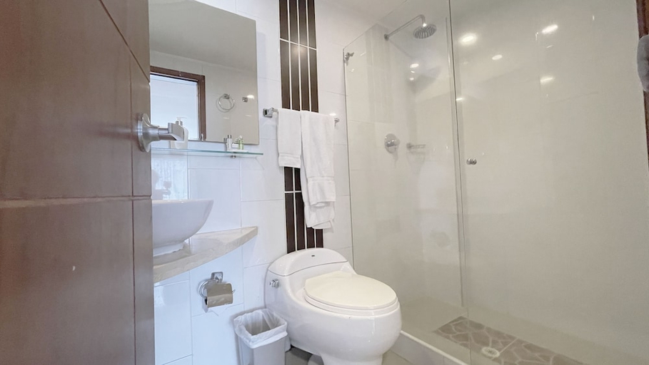 Bathroom 3, Ms Chipichape Plus, Yumbo