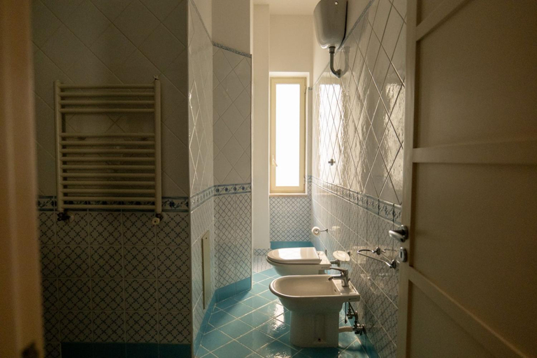 Bathroom 2, Dimora Metro Santacroce, Napoli