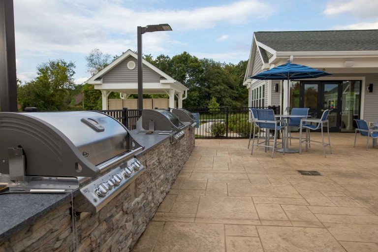 BBQ/picnic area 5, Landing Apartments Vernon, Tolland