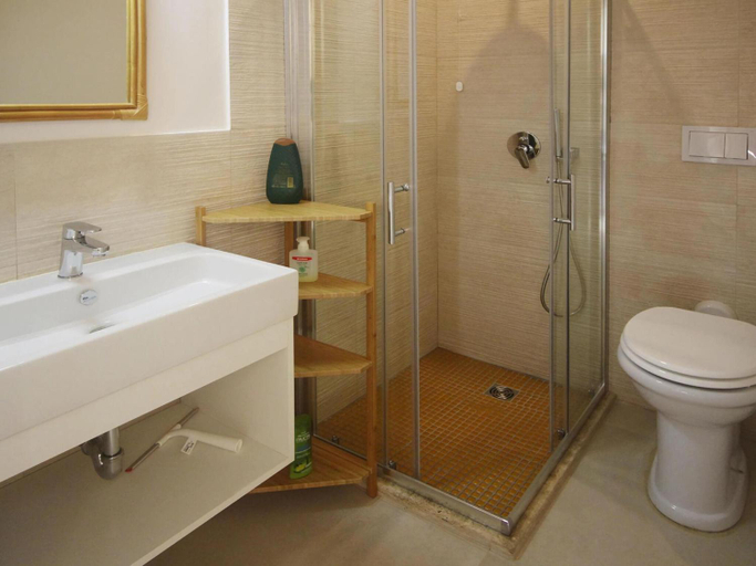 Bathroom 3, Holiday Home Magazzini with Sea View, Livorno