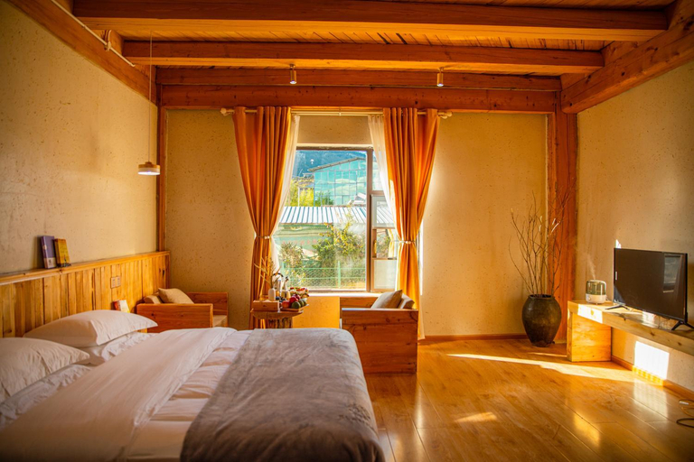 Bedroom 2, Aurora Hotel, Dêqên Tibetan