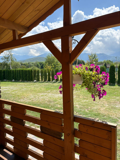 Others 5, Casa Fericirii, Cartisoara