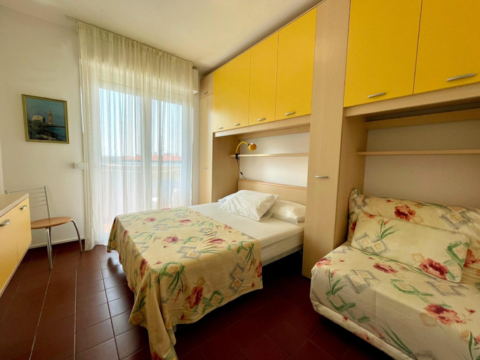 Bedroom 3, Cozy Apartment With Balcony, Venezia