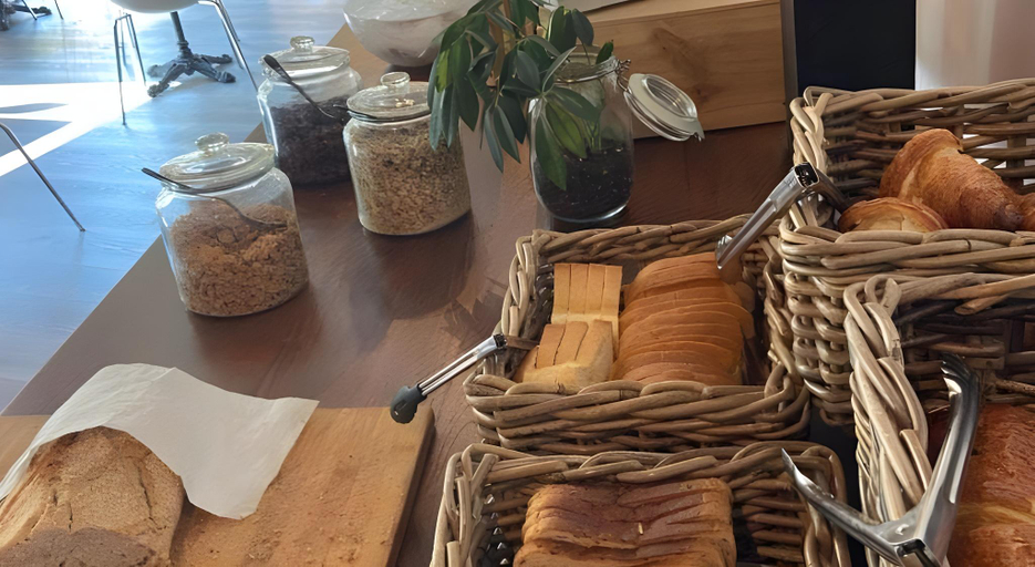 Food & Drinks 5, Standing Hotel Suites by Actisource, Val-d'Oise