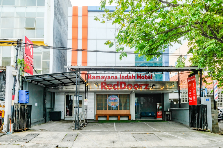 Exterior & Views 2, RedDoorz @ Panglima Sudirman Surabaya, Surabaya