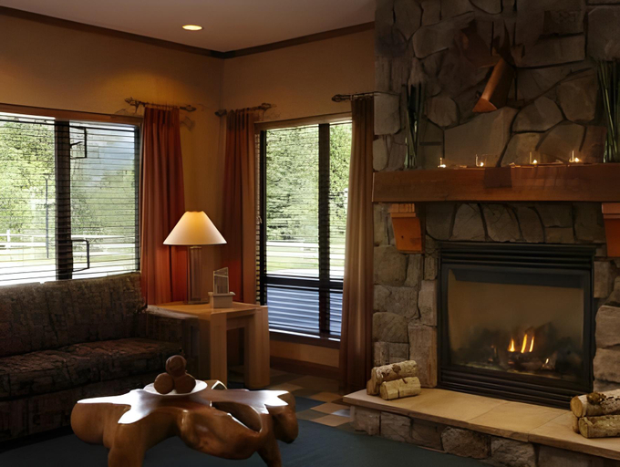 Public Area, Pemberton Valley Lodge, Squamish-Lillooet