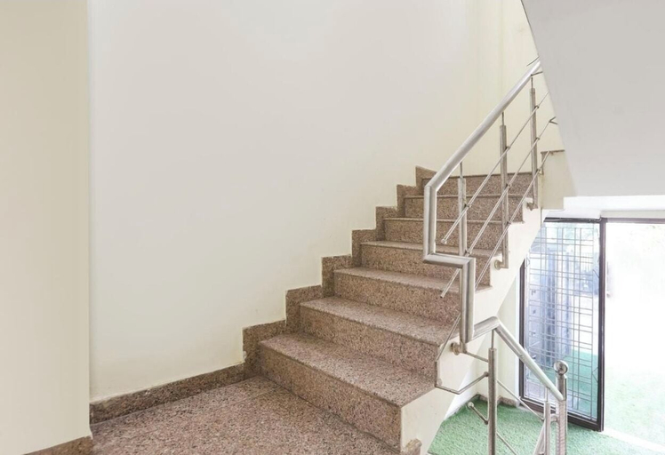 Staircase 5, Hotel Red Leaf, Gurgaon