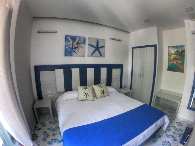 Bedroom 3, Costa Blu, Napoli