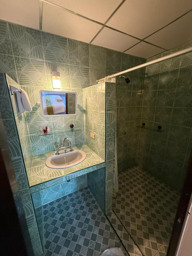 Bathroom 2, Karon Cove at Seabreeze Inn, Phuket Island