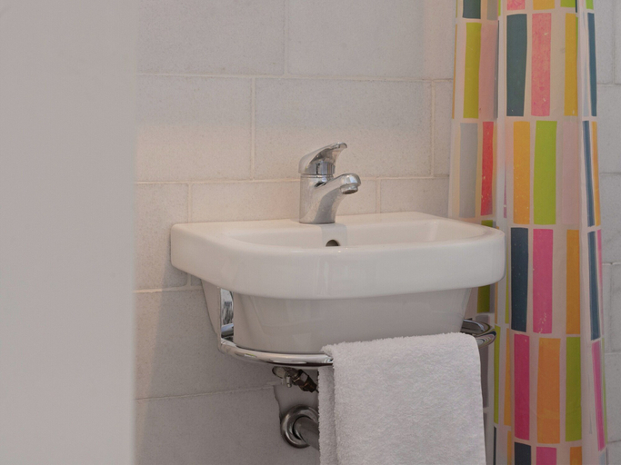 Bathroom 3, Holiday Home Near Lawn Bowling in Krabbendam, Harenkarspel