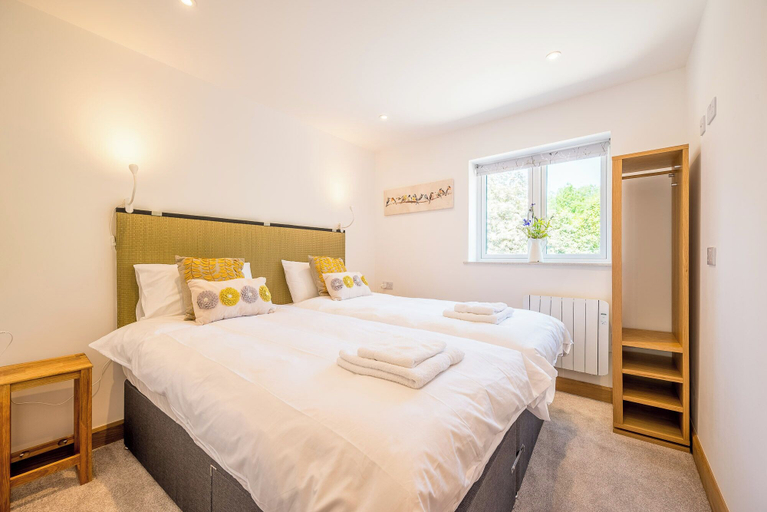 Bedroom 2, Pinetum Garden Cottages, Cornwall