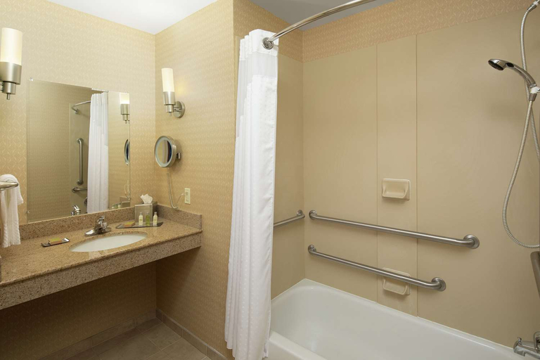 Bathroom 5, DoubleTree by Hilton Richmond Airport, Henrico