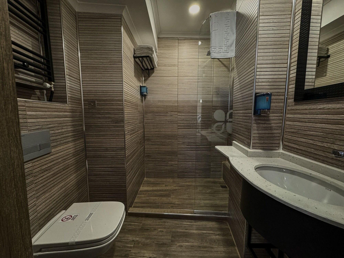 Bathroom 4, Grand Clover Hotel, Merkez