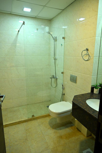 Bathroom 5, Loumage Comfort Aspire Tower, Manama
