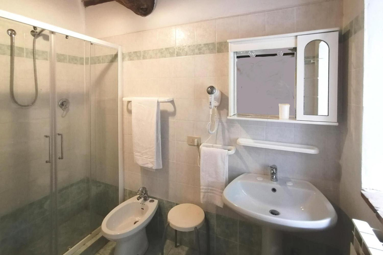 Bathroom 3, Charming House in Tuscany with Pool Views, Siena