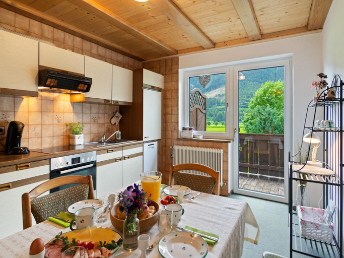 Others 4, Chalet Bramberg near Ski Slopes, Zell am See