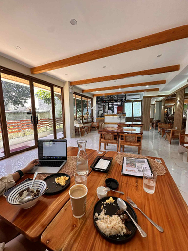 Food & Drinks 3, The Bistro House | Loft Unit (Free Breakfast), Santa Catalina
