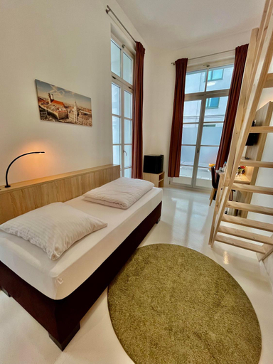 Bedroom 2, Adlzreiter City Pension, München
