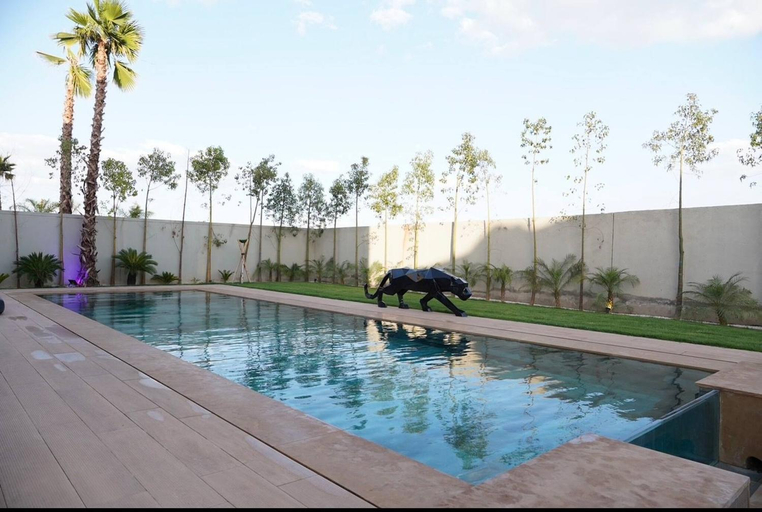 Swimming pool 3, Marrakech Oasis Retreat - 5-Bedroom Villa with Private Pool, Marrakech