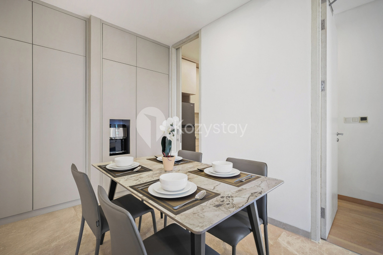 Dining room 4, Morven by Kozystay - Cilandak, Jakarta Selatan