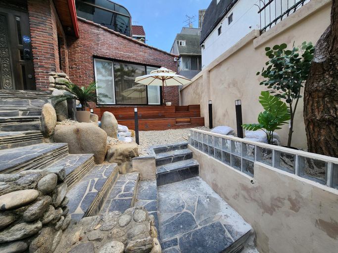 Others 4, Seoul Houses, Mapo