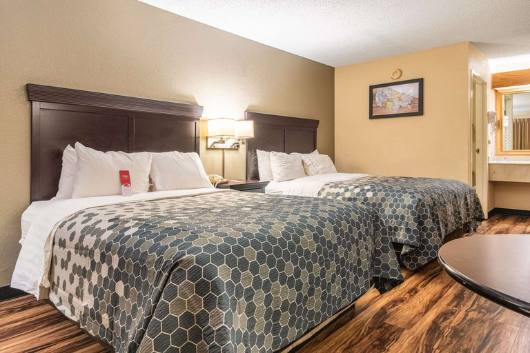 Bedroom 2, Econo Lodge Hillsboro I-35, Hill
