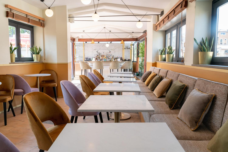 Food & Drinks 5, 9Hotel Cesari, Rome