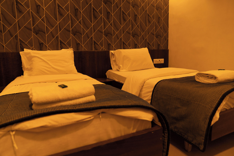 Bedroom 5, The Flamboyant Natraj, Bharuch