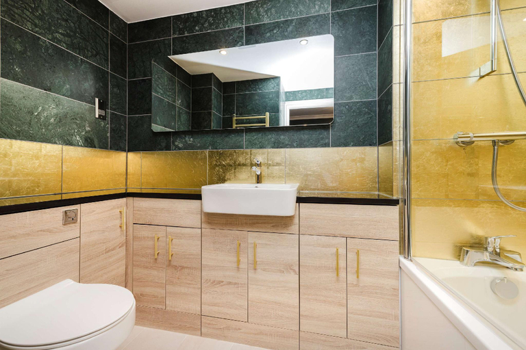Bathroom 3, Stylish Apartment with Balcony in Old Town, Edinburgh