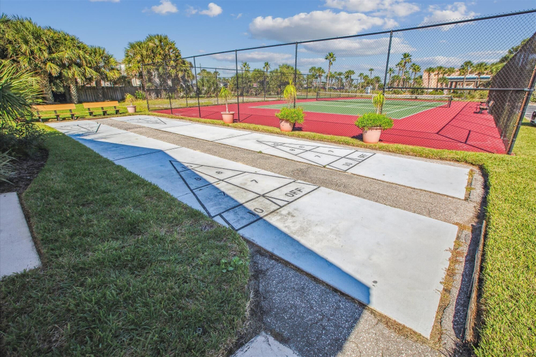 Sport court 4, Oceanfront 3BR Condo: Gated, Breathtaking View, Saint Johns