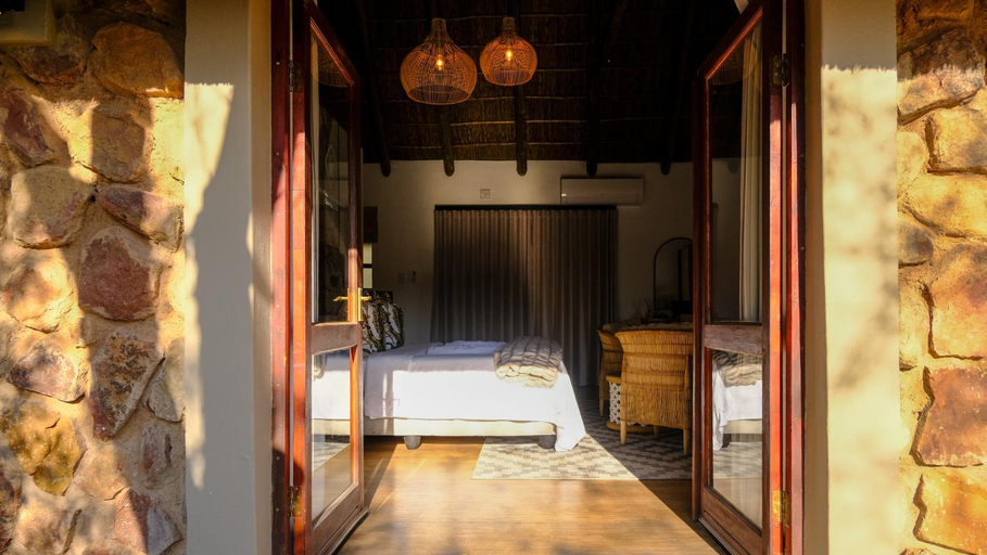 Bedroom 3, Mologa River Lodge, Waterberg