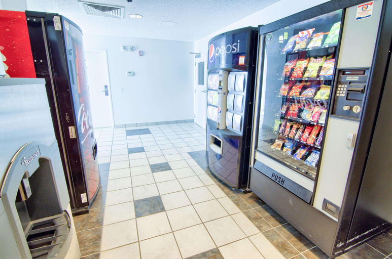 Food & Drinks 5, Motel 6 Portsmouth, Rockingham