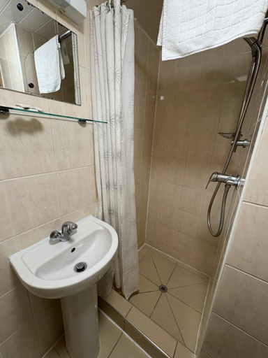 Bathroom 3, Carlton Hotel, London