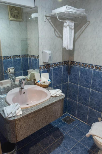 Bathroom 3, Cataract Layalina Naama Bay, Sharm el-Sheikh