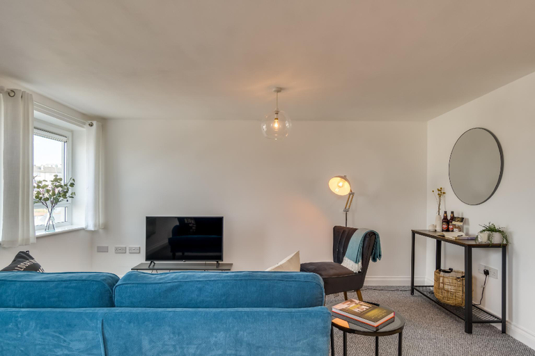 Others 5, Apartment, Latitude 52, Plymouth