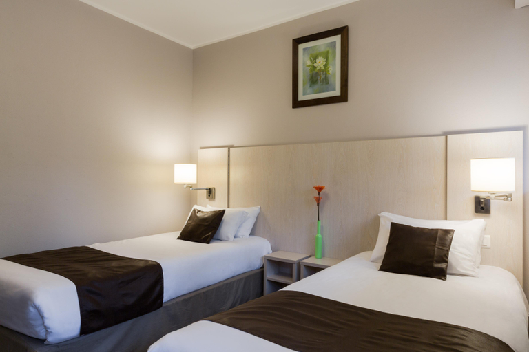 Bedroom 3, The Originals Access, Hôtel La Dousseine, Dreux, Eure-et-Loir