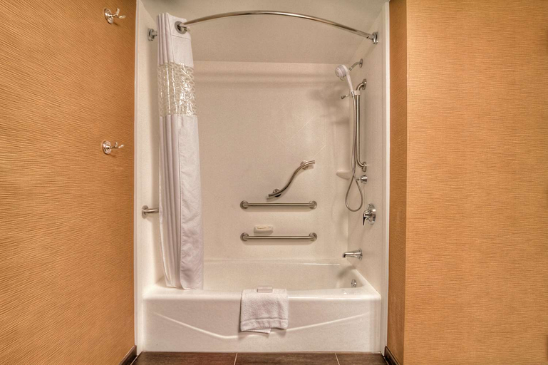 Bathroom 3, Hampton Inn Jonesville/Elkin, Yadkin