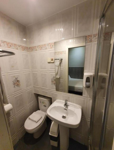 Bathroom 5, Hostal Plaza D'Ort, Madrid
