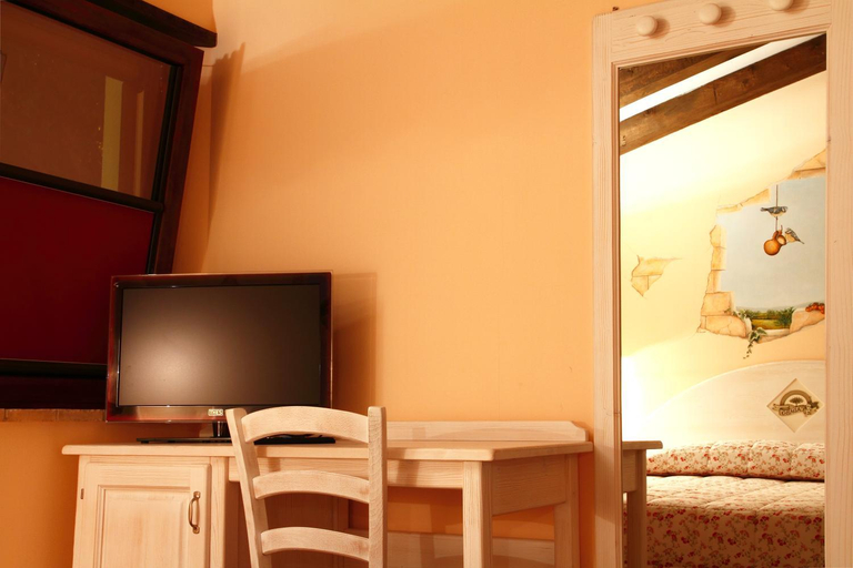 Bedroom 3, Cadabo, Ancona