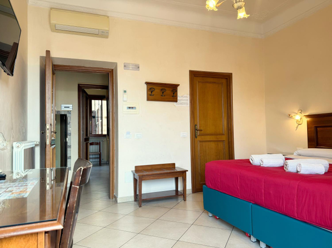 Bedroom 2, Anthony House, Anthony Floor 3, Castro Pretorio, Roma