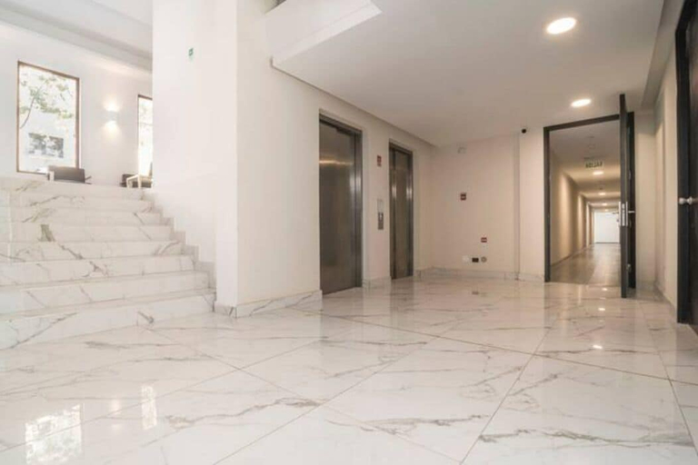 Interior entrance, depto de Lore, Santiago