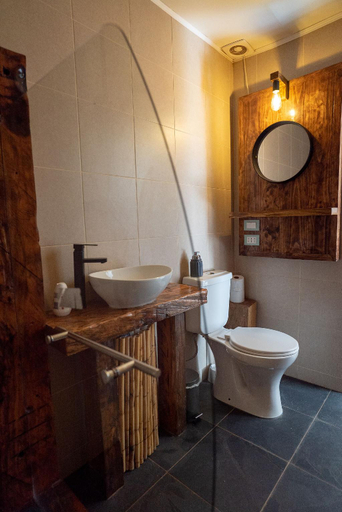 Bathroom 3, Vientos - La Yareta, El Loa