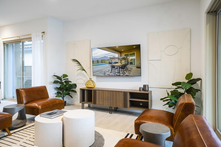 Facilities 4, New Home! Walk to Stadium Course, Riverside