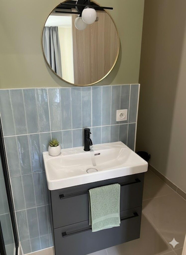 Bathroom, Le Petit Cardeur, Bouches-du-Rhône