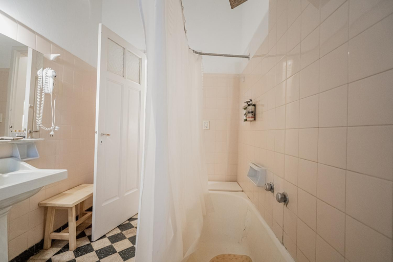 Bathroom 4, Estancia La Candelaria, Lobos