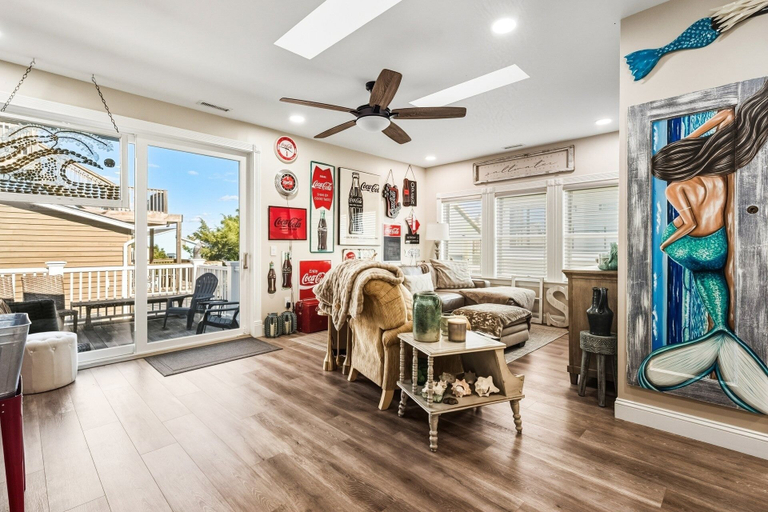 Living area 5, Santorelli's Seaside Serenety 4 Bedroom Home, Georgetown