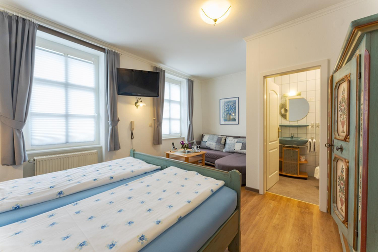 Bedroom 3, Hotel zur Post, Bernkastel-Wittlich